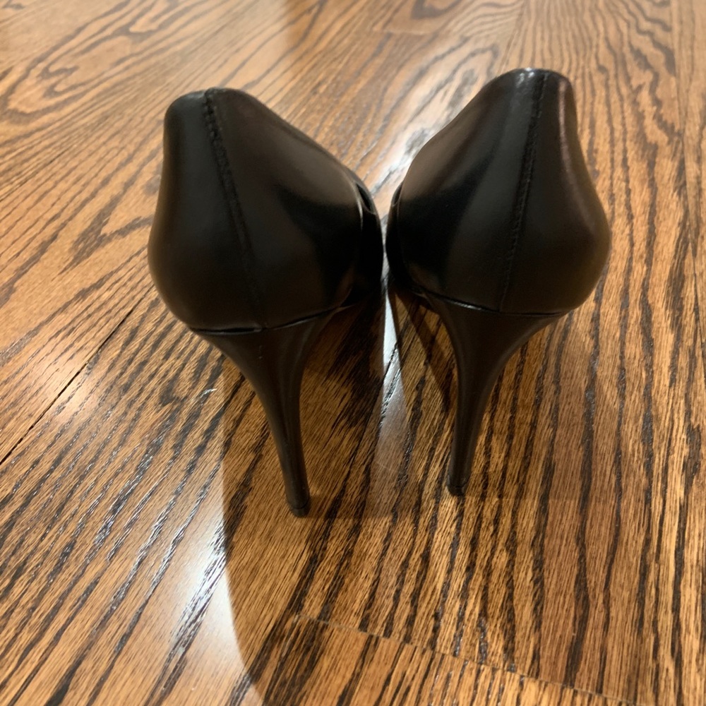 Gucci authentic black leather heels!!!!! - Picture 4 of 5